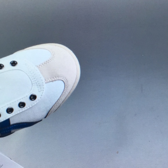 Onitsuka Tiger White Sneakers with Blue and Red Accents - Picture 6 of 8